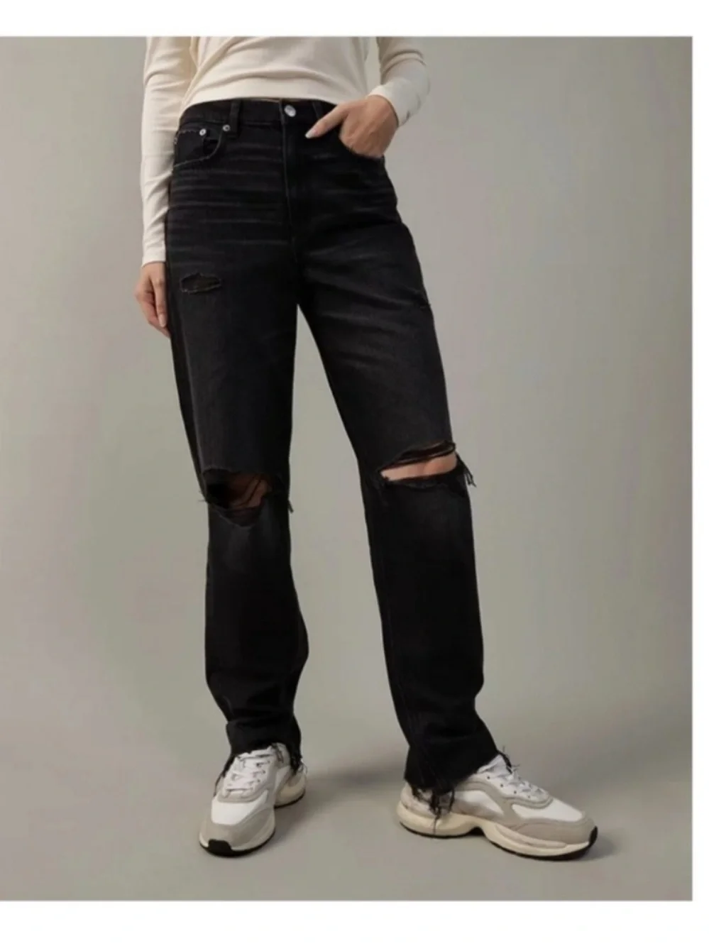 American Eagle Strigid Washed Black Distressed Ripped Knee Raw Hem 2 High Rise